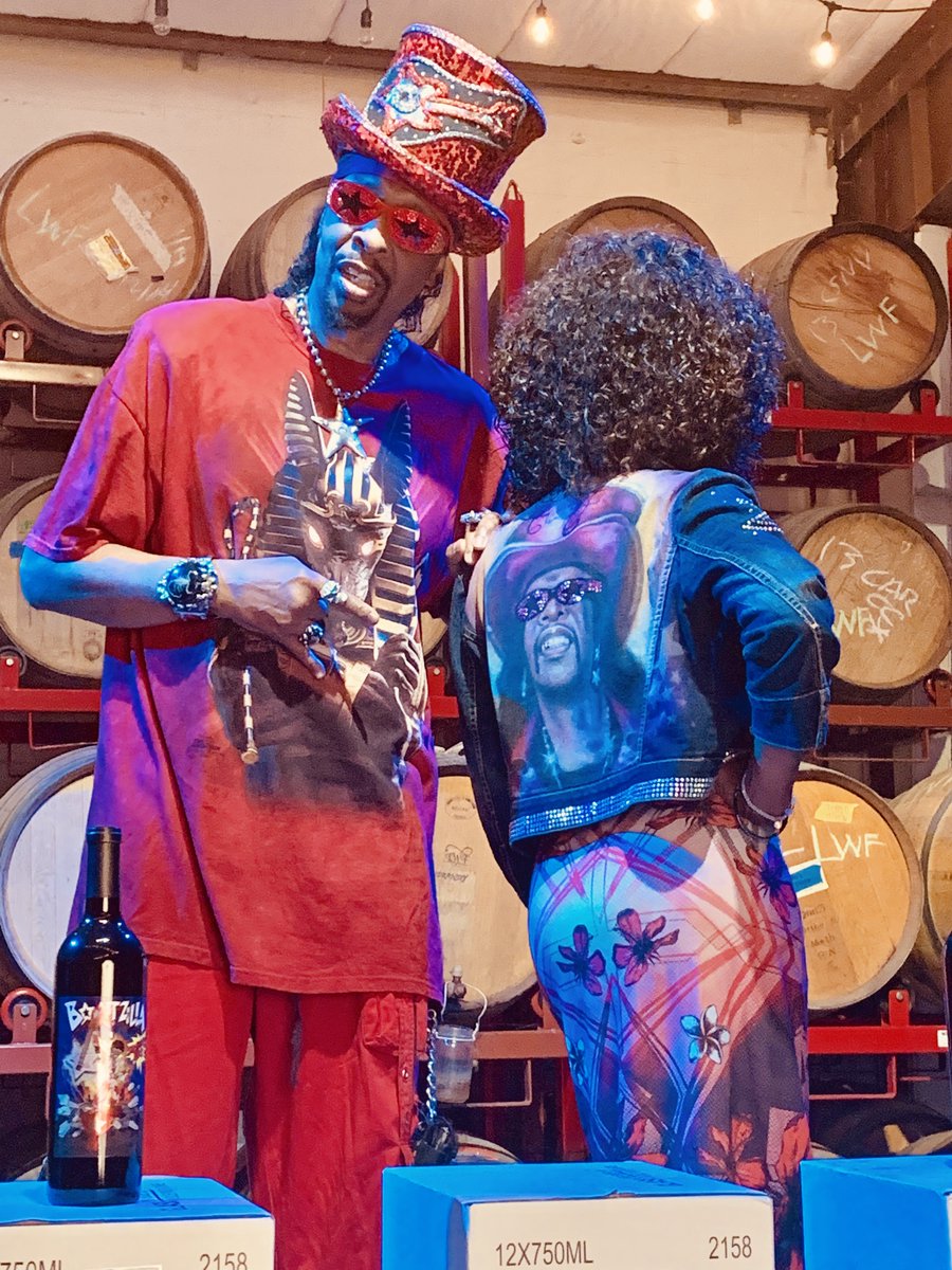 Thinking of u &amp; all the funky thangs we can do, !👏Click here &amp; get ur Funk On Now: youtube.com/watch?v=gAyNll… (SHARE WITH UR FRIENDS) &amp; Let the Funk Begin!🔥Bootsy baby!!!🤩