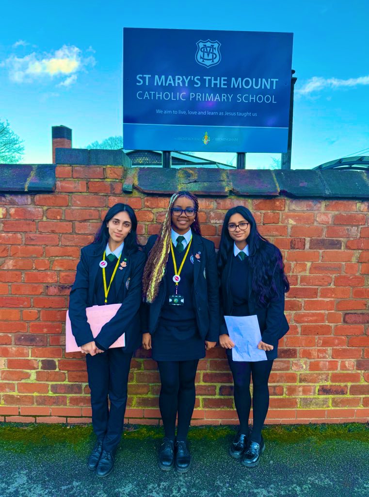 QMGS_CYM's tweet image. CYM Mental Health Team prepared the DIGITAL DETOX workshop which was delivered to St Mary's the Mount School. Thank you to Madiha & Tajah who stepped in MH team with Ria,who lead this fantastic session!Today,Yr 5’s learnt about digital footprint👣 & positive online identity📲💻🎮