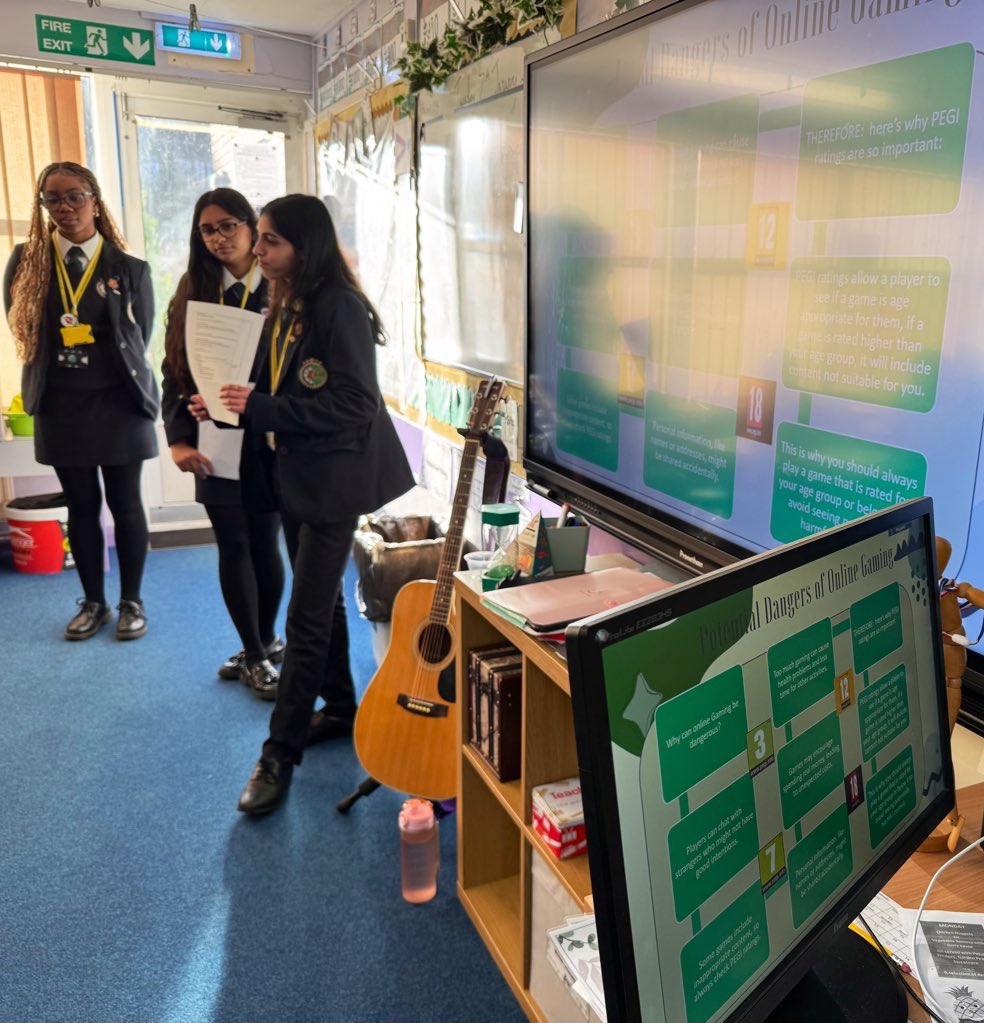 QMGS_CYM's tweet image. CYM Mental Health Team prepared the DIGITAL DETOX workshop which was delivered to St Mary's the Mount School. Thank you to Madiha & Tajah who stepped in MH team with Ria,who lead this fantastic session!Today,Yr 5’s learnt about digital footprint👣 & positive online identity📲💻🎮