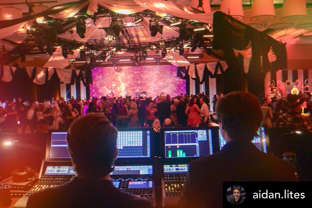 TheRobeWay's tweet photo. Behind the desk on a #TechTuesday with Aidan Callanan for the Midnight Circus NYE celebration at the Terranea Resort in Rancho Palos Verdes, CA, using a rig with @Robelighting #iPAINTE luminaires supplied by Felix Lighting. (📸 Joey Hajime Hotta) https://t.co/pgYg0HhG4N