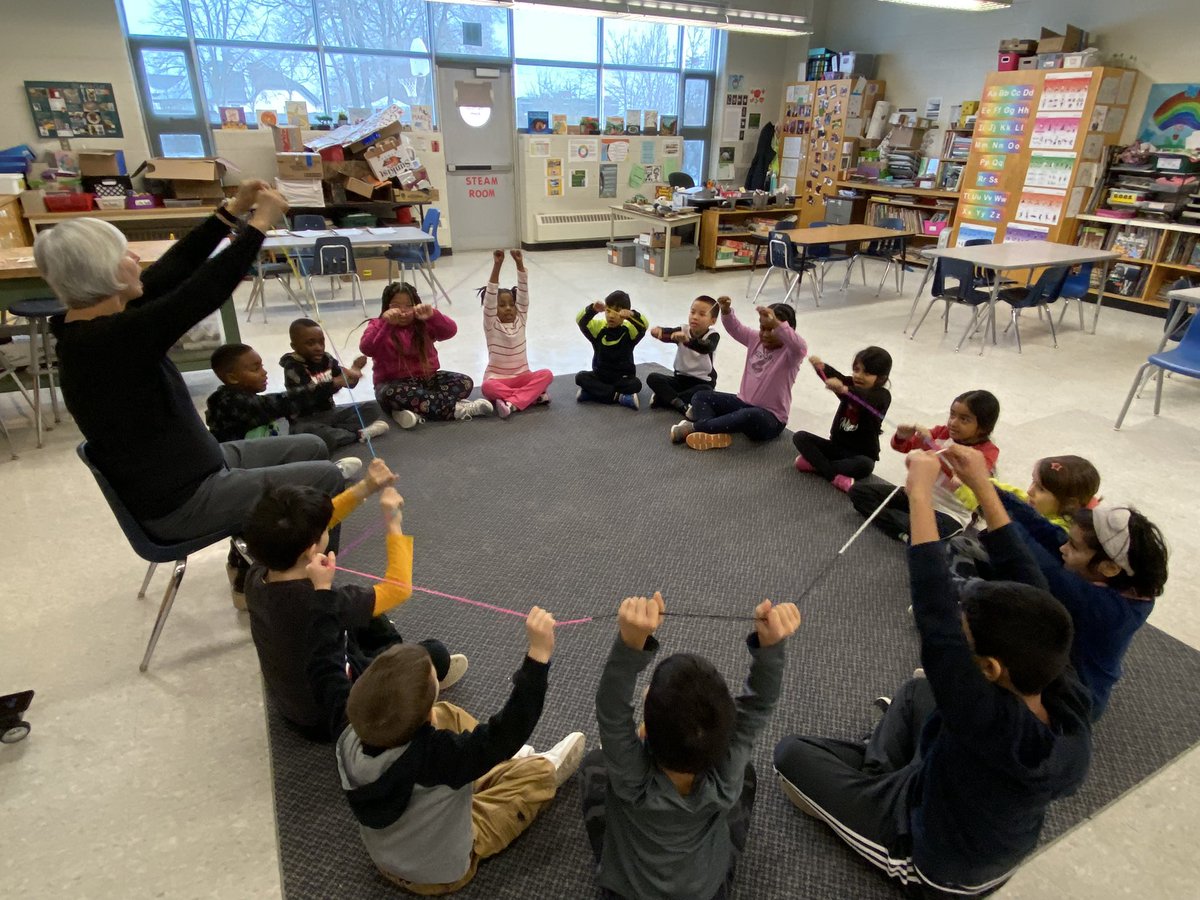 GordonSteam's tweet image. Our itinerant music teacher Ms. Olah shared a new, fun “Stretchy Band Song” with us today! @BeaumondeBHJMS @TDSB_Arts 🎶