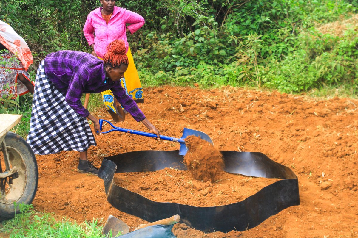 IllaramatakC's tweet image. In partnership with @jica_direct_en   young mothers at Nalepo installed a water-efficient storey garden! 🌱 Growing food for their families boosts livelihoods and empowers them against gender-based violence. #EmpowerWomen #SustainableLiving