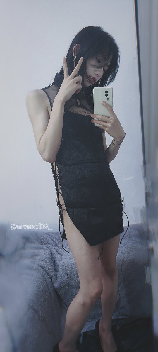 调成性冷淡了，看着这张脸要被强制涩涩还有点小兴奋~
第一次化妆，拍了涩图和小视频，之后会发的
#m #伪娘 #cd #男娘 #雌堕 #sissd