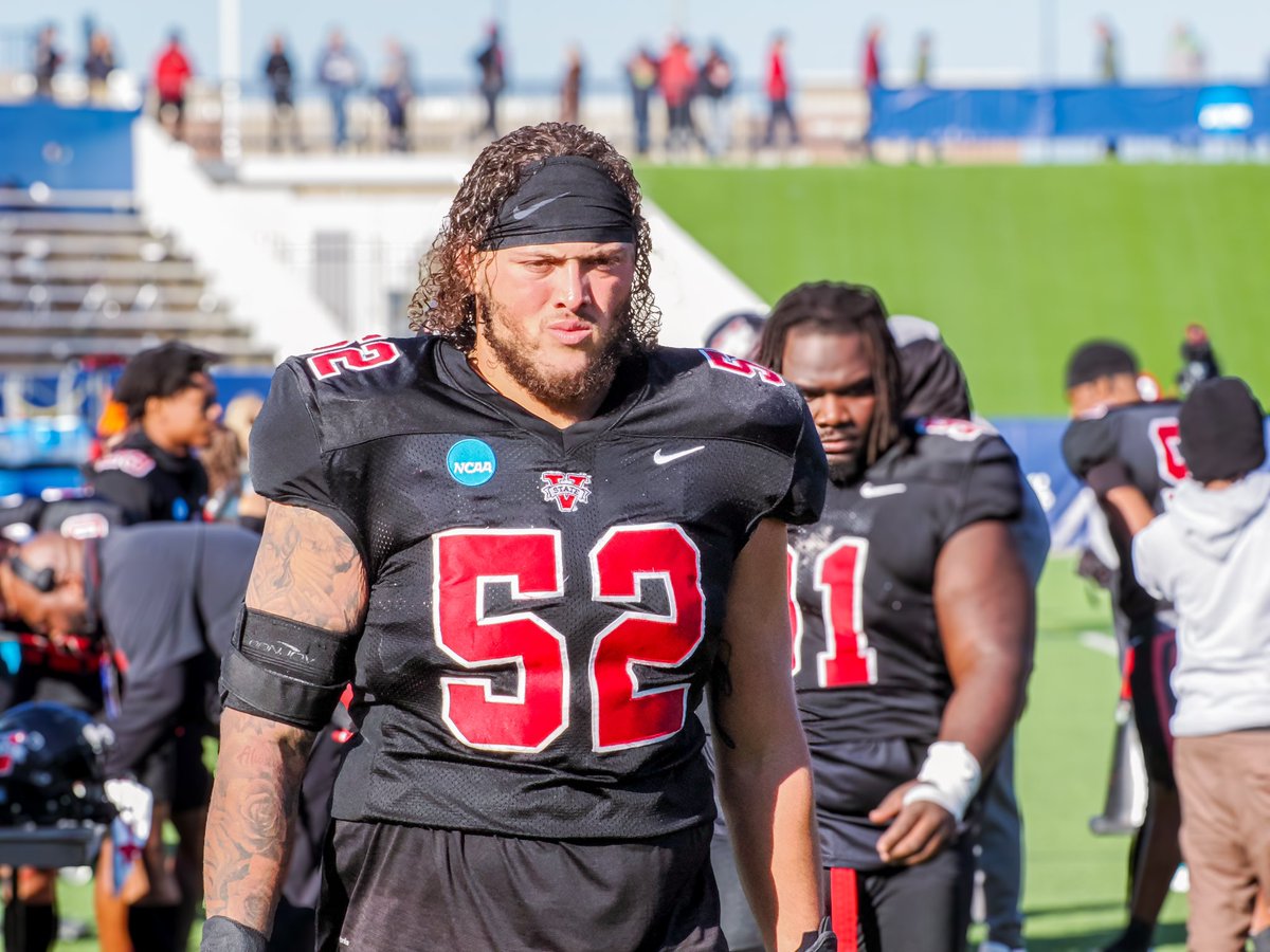 DaunteBoudy's tweet photo. VALDOSTA ST I THANK YOU❤️ 🔥Without a doubt a season to remember for the rest of my life! Thank you to all the VSU coaches and staff for taking a chance on a kid that thought his career was done!🤟🏽Blessed to see what the future holds🙏🏽
#BLESSED #AGTG #FIFTYDEUCE #WTS https://t.co/sZEwfEvqmq