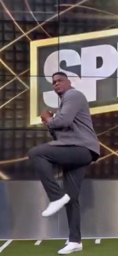BasalloLover's tweet photo. @Betwitbizzy Just start doin shit they’ve never done before 😭 https://t.co/SL5d9waKfV