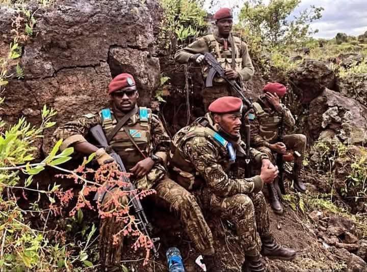 IsralMutombo11's tweet photo. Bonne nouvelle pour les congolais !
L’armée congolaise et ses alliés, les Wazalendo, ont repris, ce mardi 7 janvier, le contrôle de l’agglomération de Ngungu, dans le groupement Ufamandu 1er, territoire de Masisi (Nord-Kivu). Cette reprise est intervenue à l’issue des combats qui les ont opposés, toute la journée, aux rebelles du M23, qui occupaient la zone depuis environ un an. (@radiookapi)