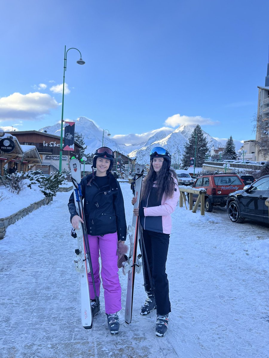 AESG_PE's tweet image. A MASSIVE thank you to the PE team who attended the trip, looked after the girls and helped create unforgettable memories! 

Teachers: 

Miss Cattell - Trip lead 

Miss McConville, Mrs Redfern, Miss Stubbs and Miss O’Gorman. 

#AESG #PEteam ⛷️❄️🎄