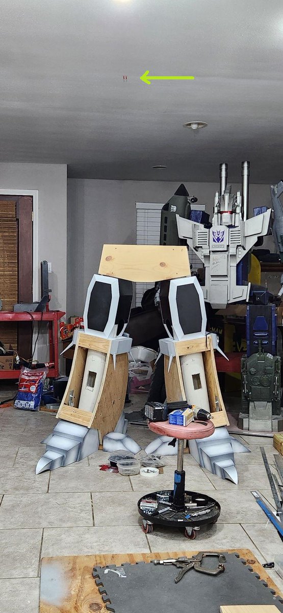 KingbotCustoms's tweet image. Hip-section begins on the 8ft Unicron! Now that those panels are cut & dimensions are established, I can finally start to close-in the shins & finish the legs up. ๐ช๐