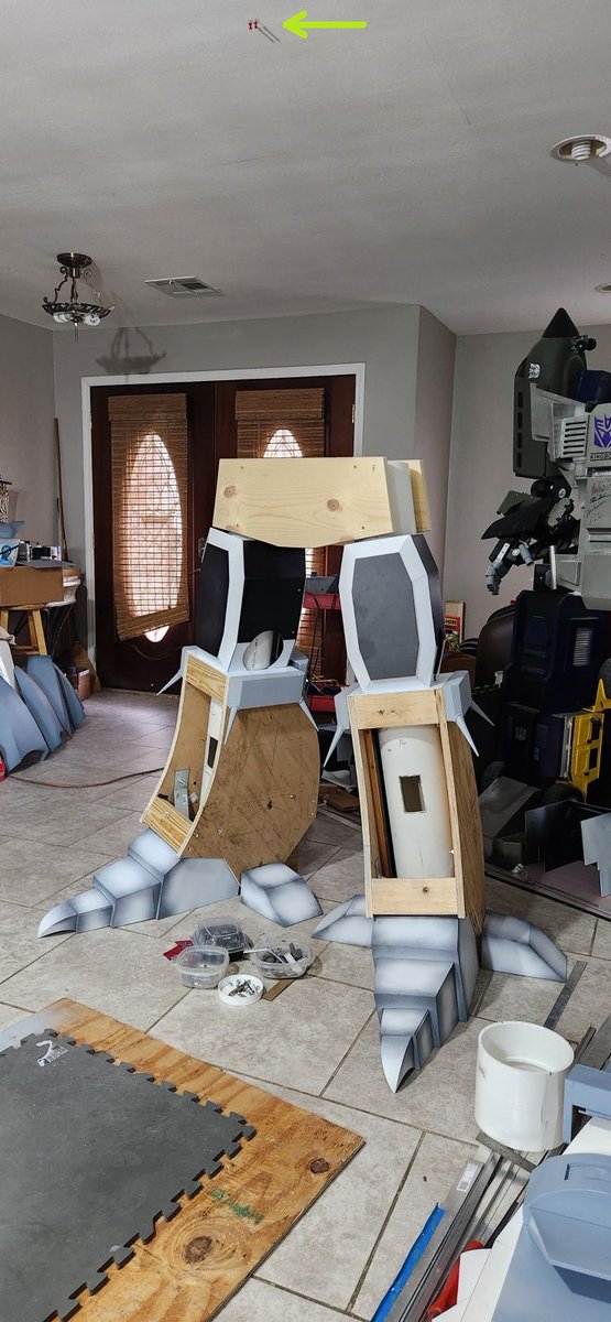 KingbotCustoms's tweet image. Hip-section begins on the 8ft Unicron! Now that those panels are cut & dimensions are established, I can finally start to close-in the shins & finish the legs up. ๐ช๐