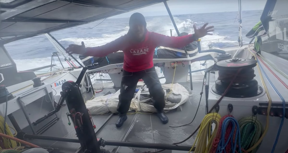 Le Cap Horn 🤩Et de trois ! ⭐️⭐️⭐️
Les images reçues du bord en disent long sur la joie de Tanguy ! Quel parcours, quelle aventure pour <a href="/Lazare_fr/">Lazare</a>  ! 🙌

🎥 youtube.com/watch?v=n2Isp8…

#VG2024