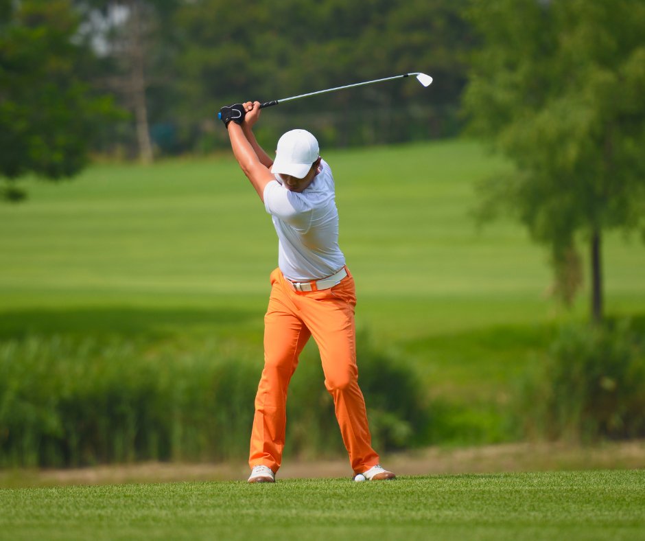 ⛳ Expert golf tip! Position your feet with a slight open stance to allow for a smoother swing and better contact while maintaining weight on left side. Keep your hands and forearms relaxed during the stroke, loose muscles are faster muscles!