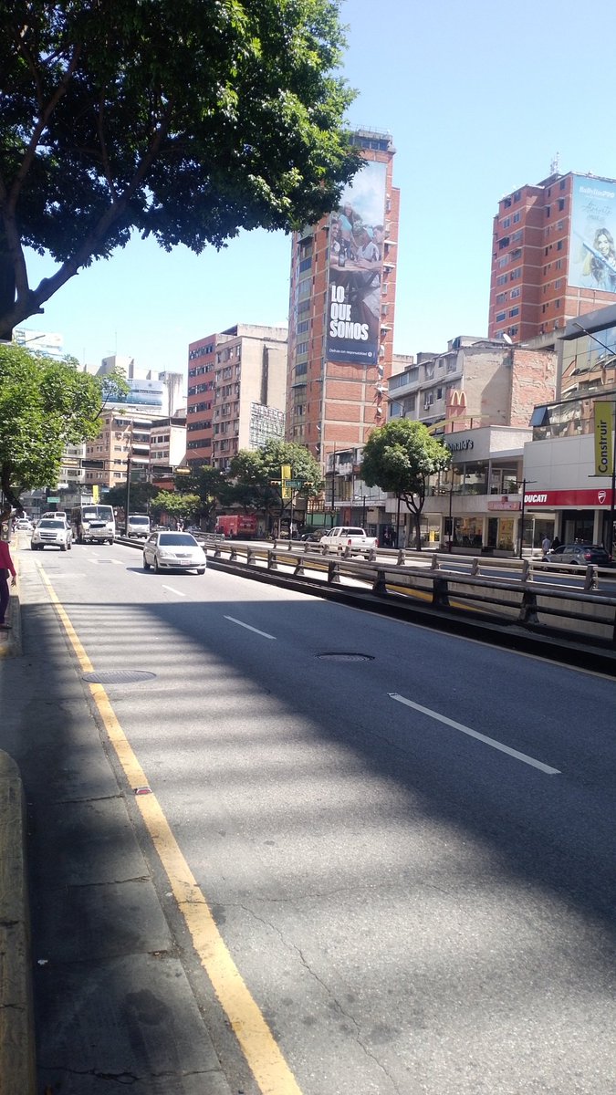 Caminando por. Chacao con ganas de una totonita caliente