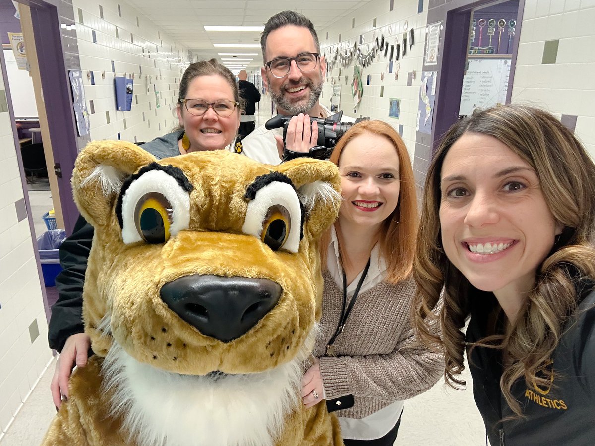 Mlhildreth22's tweet image. I love working with this team!! We had a blast this morning filming for our budget video!!🐾 #WEareHFL