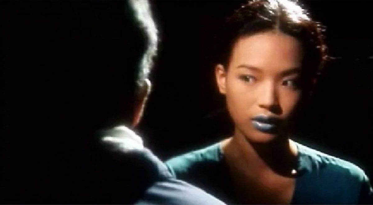 시국이 시국이므로 다시 한번 서기 영화 영업. 서기 대표작들이 진짜 시국영화임. <색정남녀>:사람 죽이는 엔터계 적폐고발, <밀레니엄 맘보>:계엄해...