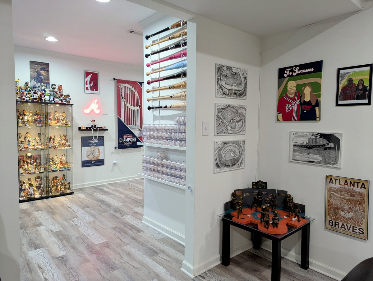 DoctorBobble's tweet image. BOBBLECAVE UPDATES 2025
Here's some updated pictures showing some of our recent upgrades to the BobbleCave for #NationalBobbleheadDay!
We added two additional cases without adding too much clutter to our space. It should give us some space to grow for a couple of years.
