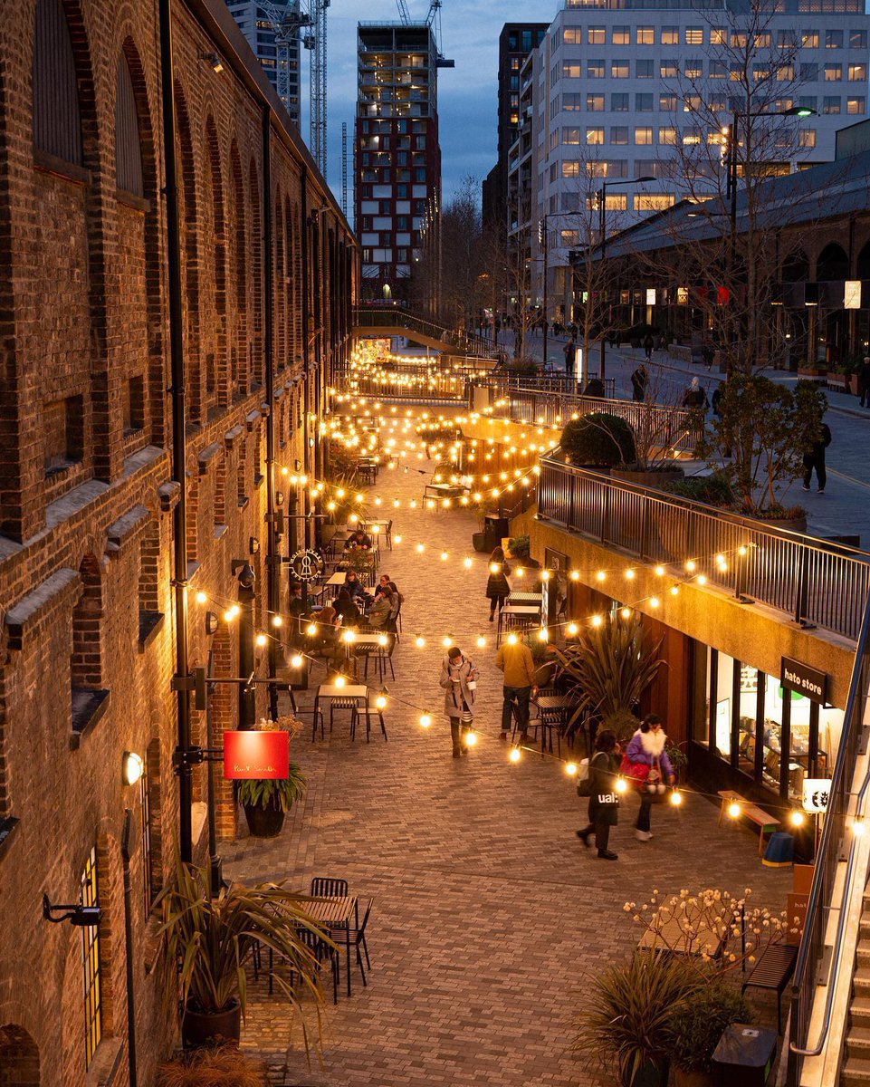 An evening exploring Coal Drops Yard @kingscrossn1c✨ [📸 @meolafrancesco] #LetsDoLondon #VisitLondon