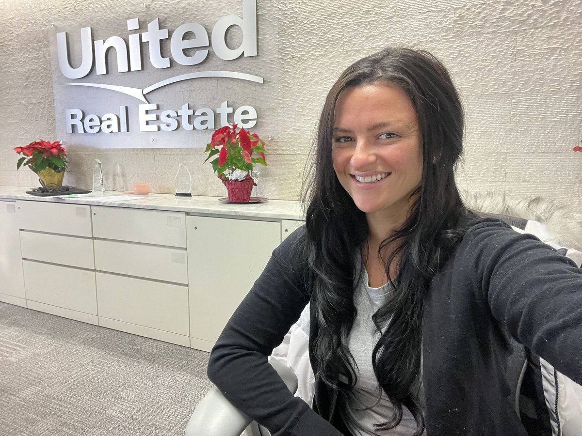 BrennaBarkasi's tweet image. Being an agent at United Real Estate is a dream come true! I love the endless support, incredible resources, and tools that set me up for success every day. It’s more than just a brokerage- it’s a family! 🏡💙 #UnitedRealEstate #ThrivingTogether #localrealtor
