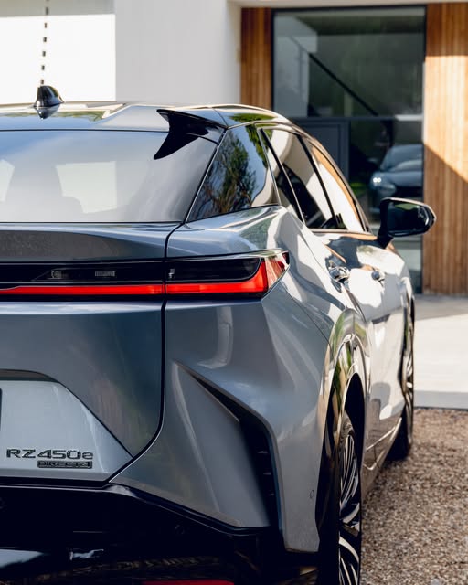 Electrifying Personality.
All-Electric Lexus RZ 450e.