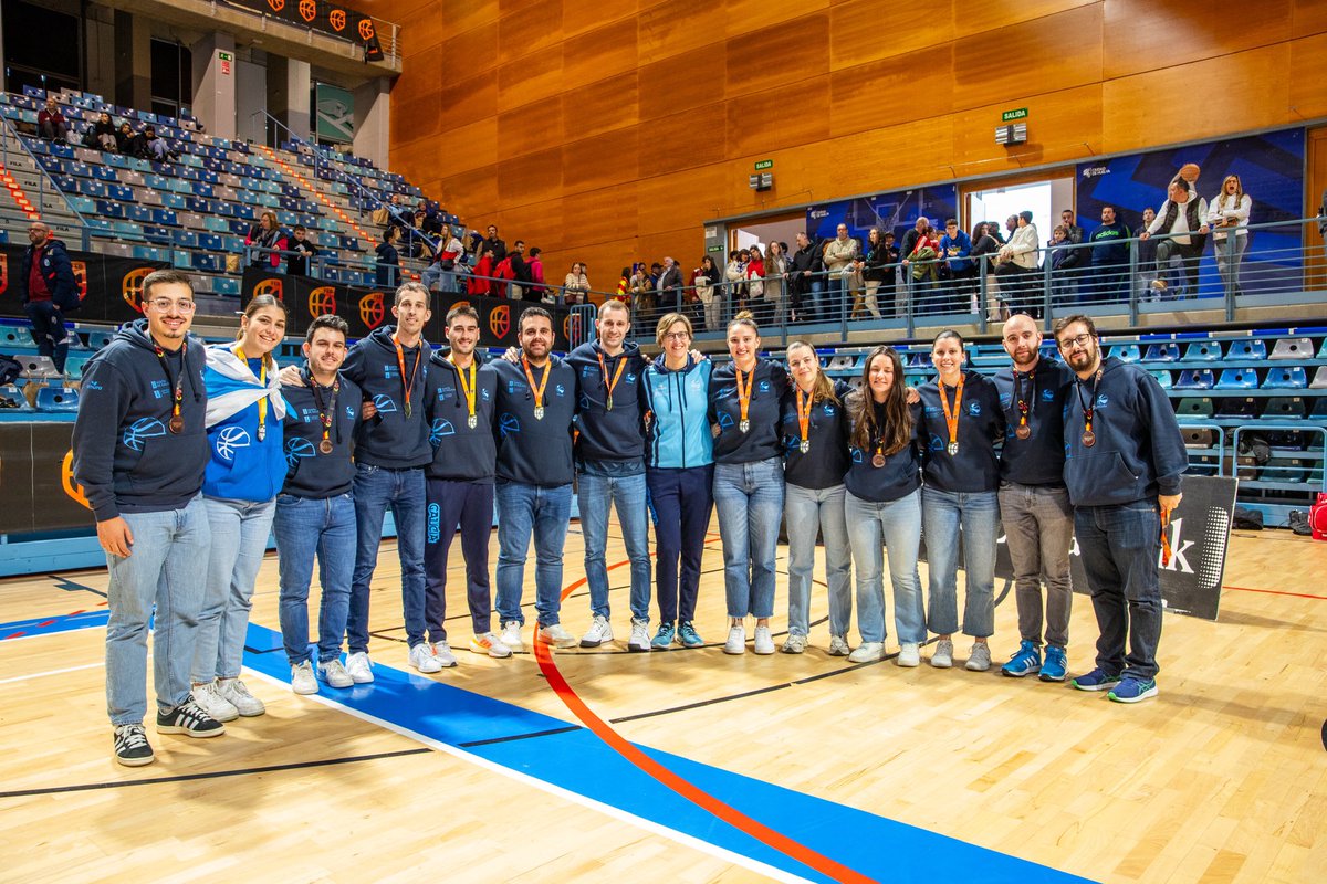 🫡🏀Adestrad@r Galeg@!

➕Horas de Traballo, emocións, carácter e responsabilidade neste #KDTINF2025 ⛹️⛹🏻‍♀️

Grazas a todos! Imprescindibles! 🙌🏻

#SeleccionsGalegas #BaloncestoGalego
