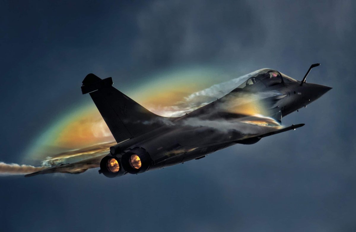 Dassault a livré 21 Rafale en 2024 (1 de + que prévu) contre 13 en 2023 et l'objectif 2025 est de dépasser les 30 unités. Le carnet de commande compte 220 Rafale. 
Avec 500 ventes au total dont plus de 270 à l'export, ça fait plus de ~20 Md€ pour la balance commerciale.
Voila le