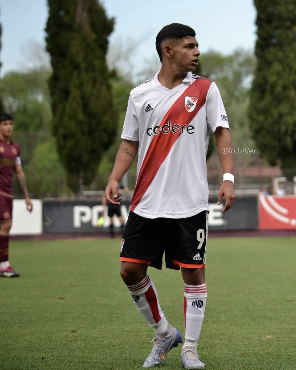 🇨🇱 FABRICIO DÍAZ A CHILE

🔜 El delantero 2006 dejó River para sumarse al Club de Deportes La Serena, ubicado en la ciudad de La Serena, de la Región de Coquimbo.