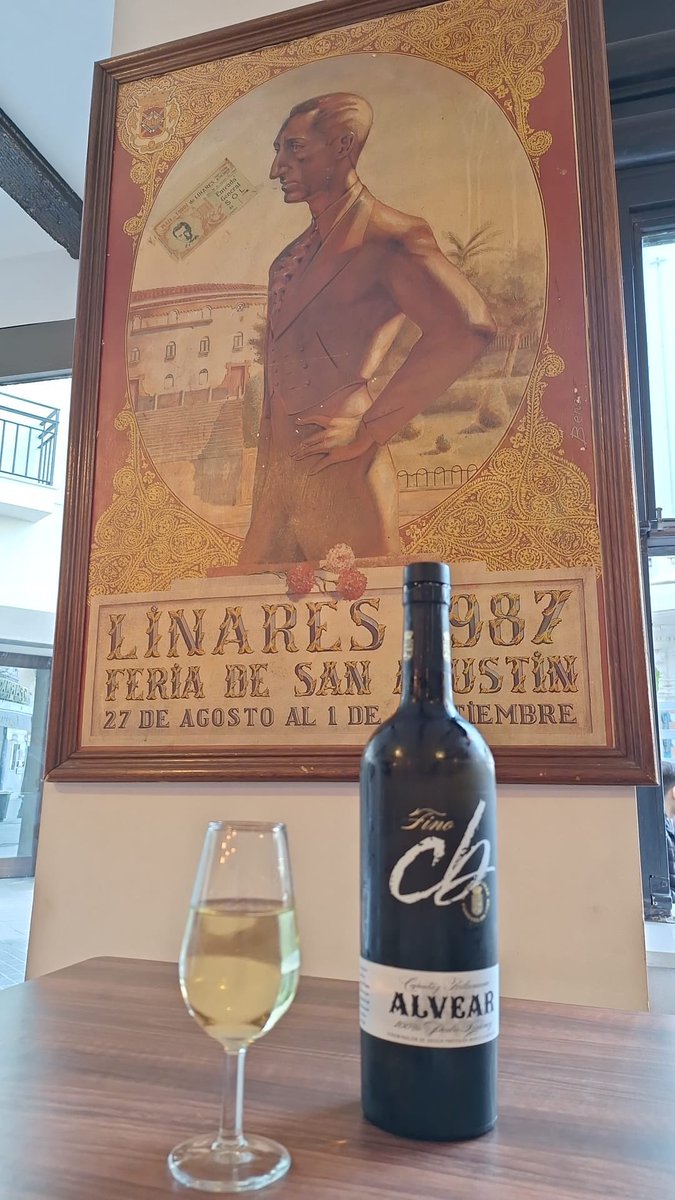 🗣️Las tabernas cordobesas son mucho más que lugares para compartir una copa; son el alma de nuestra cultura, el punto de encuentro donde tradición y sabor se abrazan. Y en cada una de ellas, el Fino CB de Alvear brilla como el gran protagonista