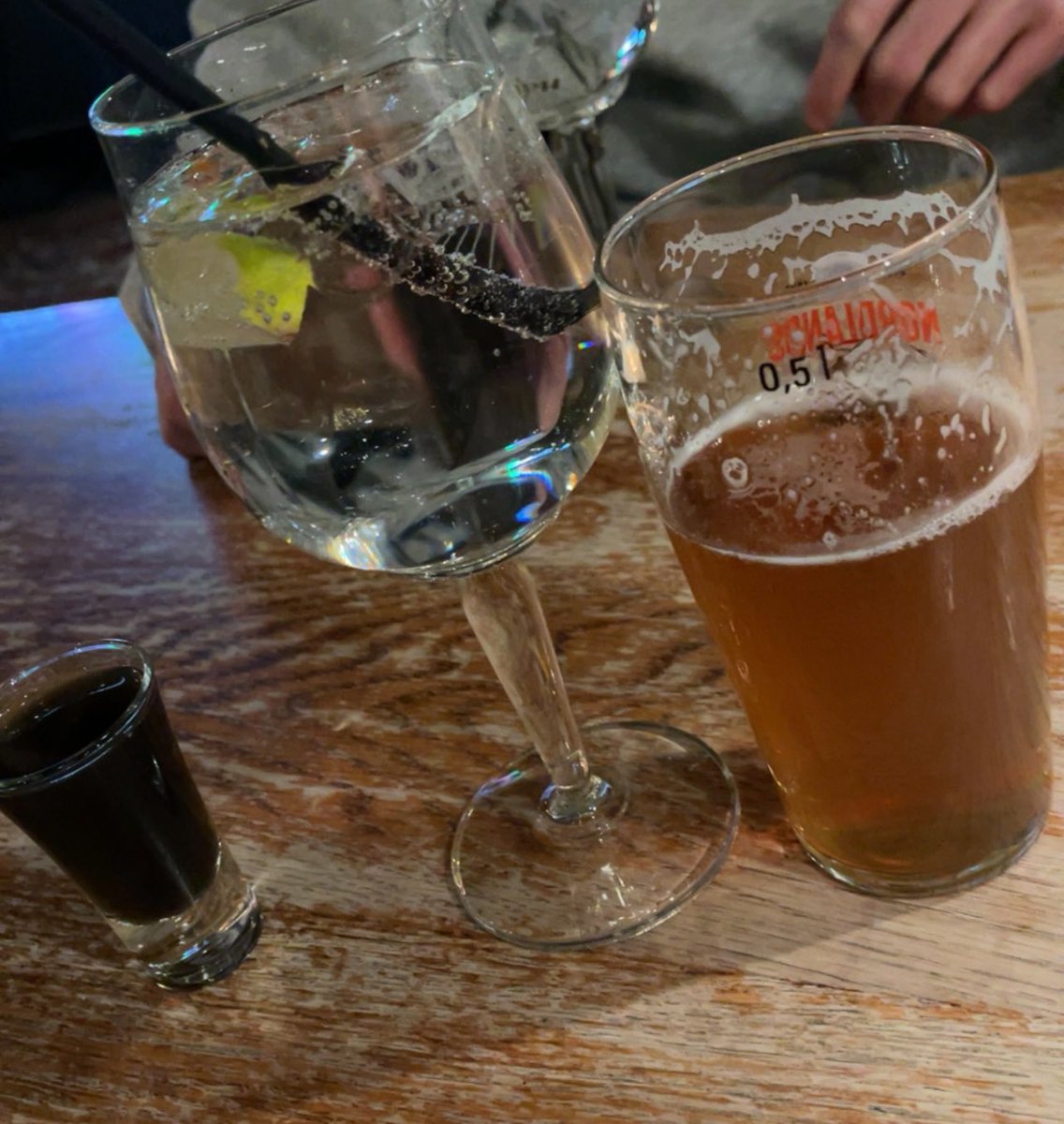 _Stallo's tweet image. Rart man drikk? Niks. Gutteklubben grei oppe på aspmyra kan forsåvidt reis loddrett inn i helvete