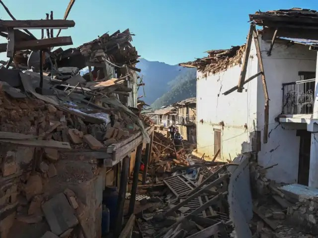 mglobalradio's tweet photo. 📷 Terremoto de Magnitud 7.1 sacude el tíbet en China 
Más de 100 muertos y 130 heridos.
El sismo, cuyo epicentro se ubicó en el condado de Dingri, derrumbó numerosos edificios y afectó a unas 1,000 viviendas.
#NoticiaInternacional 
#terremoto #China #tibet #himalayas #nepal https://t.co/x7nBoF5cZ4