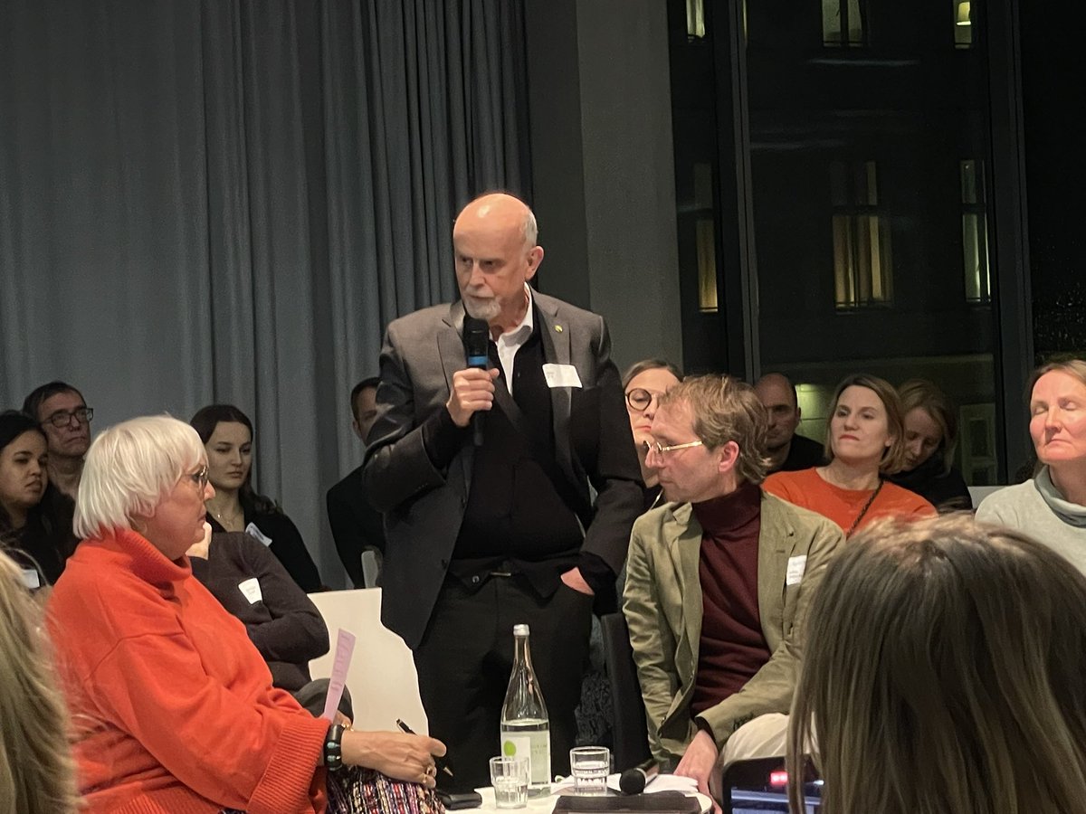 Dr. Matthias Henkel (@henkel_matthias) on Twitter photo René Böll - bildender Künstler und Sohn von Heinrich Böll - im Gespräch mit Claudia Roth @BKM - heute Abend in der <a href="/BoellStiftung/">Heinrich-Böll-Stiftung</a> mit <a href="/Kupoge/">Kulturpolitische Gesellschaft e.V.</a> René Böll - bildender Künstler und Sohn von Heinrich Böll - im Gespräch mit Claudia Roth @BKM - heute Abend in der <a href="/BoellStiftung/">Heinrich-Böll-Stiftung</a> mit <a href="/Kupoge/">Kulturpolitische Gesellschaft e.V.</a>