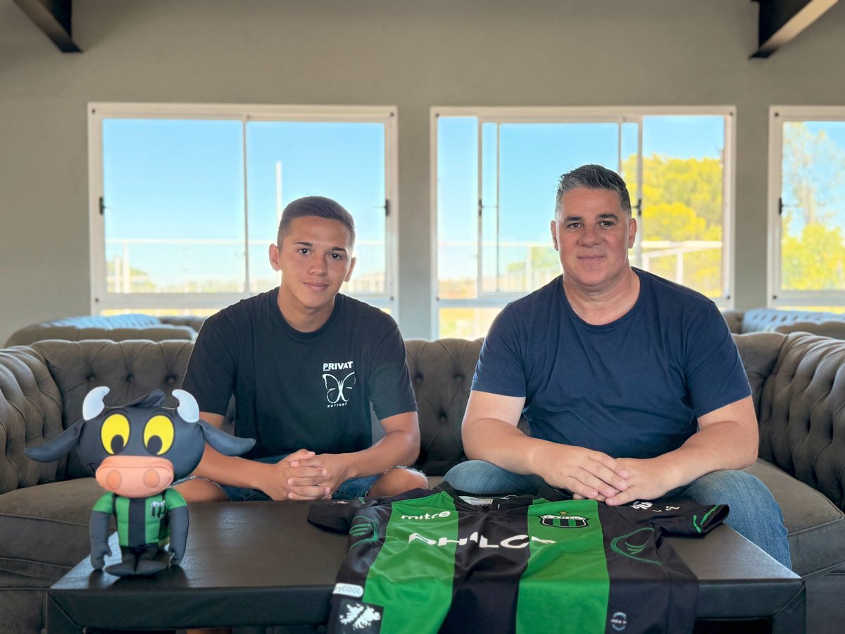 NuevaChicago's tweet photo. ✍🏼 El jugador Lucas Vázquez firmó contrato con nuestra institución. 

⚽ El volante creativo de 20 años estará vinculado a Nueva Chicago hasta el 31 de diciembre de 2025.

Llega libre desde Boca Juniors.

Bienvenido Lucas y el mayor de los éxitos! 💪🏻💚🖤 https://t.co/13UnmF15UQ