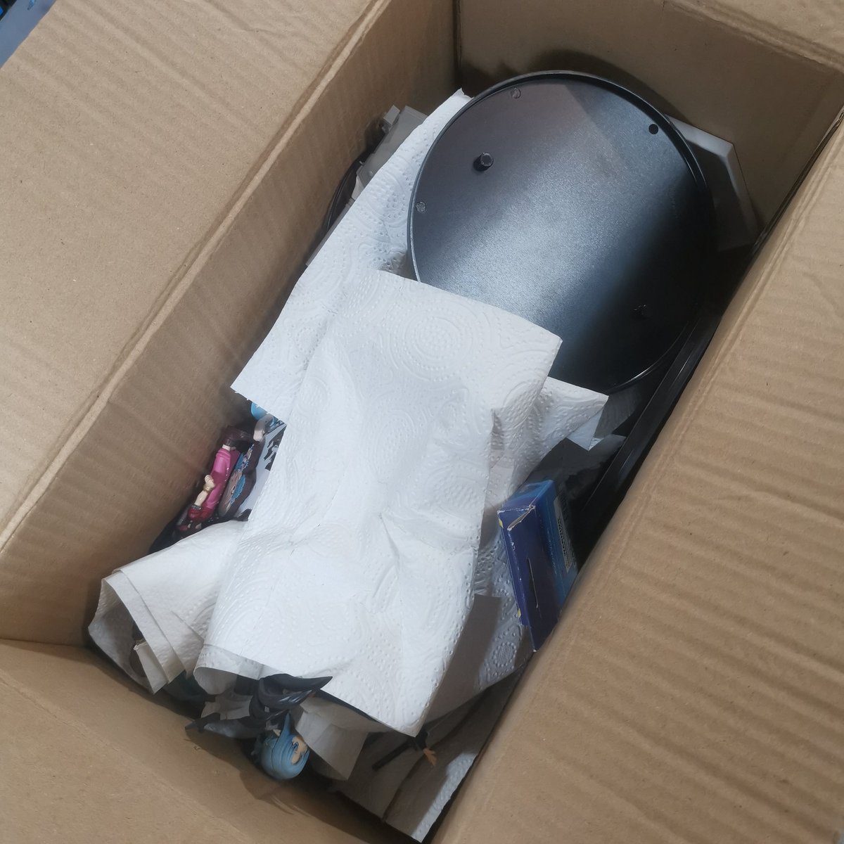 TIP: Dit is hoe je NIET anime figures verstuurd. 📦✅

Dank alvast.

(Heb nog niet gekeken, maar het klonk als een doos lego 😑)