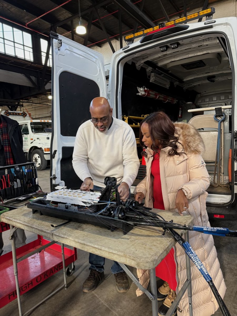 LinkNYC's tweet photo. .@CMBrooksPowers braved the ice and snow for a tour of the @HOkaneElectric warehouse in #LIC, where @IBEWLocalUnion3 members are working to bring #5G connectivity and #LinkNYC's free Wi-Fi to underserved communities in NYC. Thank you for joining us as we kick off 2025! #Link5G https://t.co/n8CKc1iYeZ
