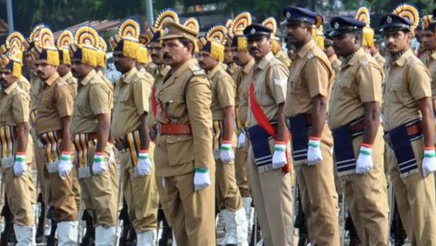 thepropruf's tweet photo. "Male Police Officer" to "Member of the Police Force"
🚨Kerala Police take a progressive step by adopting a gender-neutral oath for their passing-out parade, promoting equality and inclusivity within the force👮♀️👮♂️
#GenderNeutrality #KeralaPolice #Inclusivity https://t.co/FWSMIxFbLZ