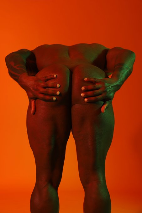 2 pic. In London next Monday who is free in the evening.
fuck me fuck meee https://t.co/PnXpZEGX8V