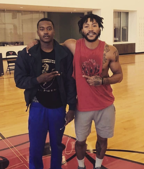 FrankLeeRight's tweet photo. There's been only two Simeon hoopers to start on varsity as a freshman. The one on the right side just had his #1 retired by the Chicago Bulls this week &amp; is NOT one of the two.  The one on the left is #2.  #IYKYK https://t.co/iPMJG1Bxcg
