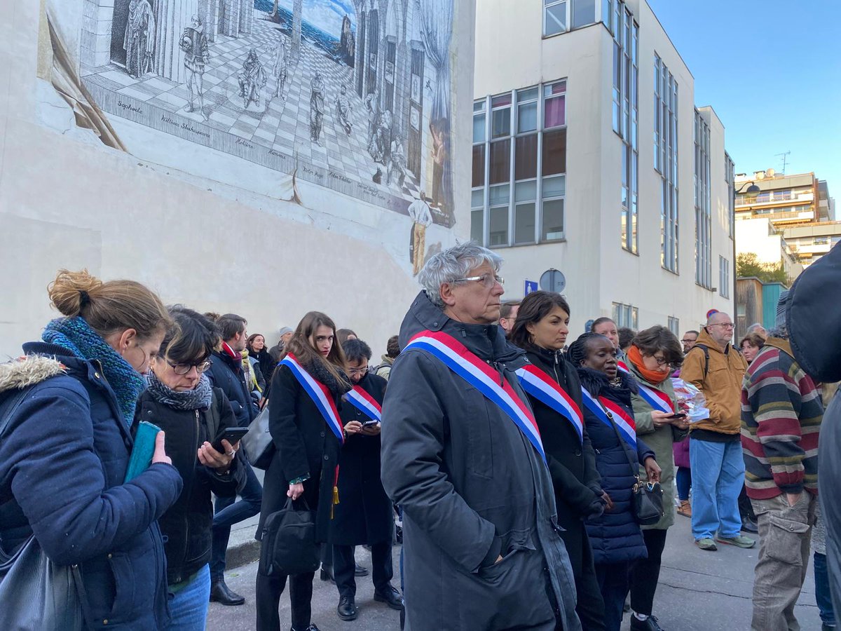 <a href="/agnesbriancon/">Agnès Briançon</a> <a href="/Charlie_Hebdo_/">Charlie Hebdo</a> <a href="/JulieFerrua/">Julie Ferrua ⏚</a> <a href="/UnionSolidaires/">Union syndicale Solidaires</a> Merci aux syndicats, aux journalistes, aux citoyens, à <a href="/DomPradalie/">Dominique Pradalié</a> qui a pris la parole au nom de <a href="/IFJGlobal/">IFJ</a>, à <a href="/BinetSophie/">Sophie Binet</a> pour <a href="/lacgtcommunique/">La CGT</a>, à  <a href="/USJCFDT/">CFDT Journalistes</a>, à <a href="/JulieFerrua/">Julie Ferrua ⏚</a> pour <a href="/UnionSolidaires/">Union syndicale Solidaires</a> et aux parlementaires présents 
#toujoursCharlie 🌎✏️