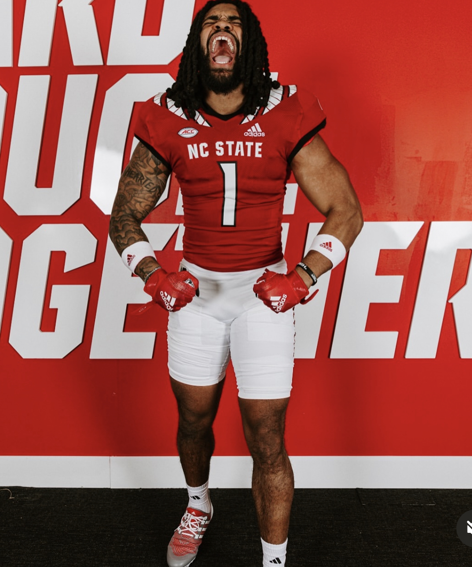 NC State's defense begins a transition period this week. We don't know what that side of the ball is going to look like.

That makes Tra Thomas the ideal addition because the 6-4, 230 pound LB can fill pretty much any OLB role.

Thoughts on his commitment: on3.com/teams/nc-state…