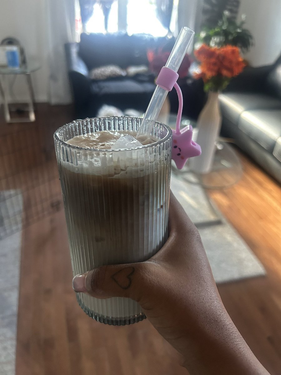 dawllyana's tweet photo. protein latte macchiato thingy https://t.co/gKvw0xTckT