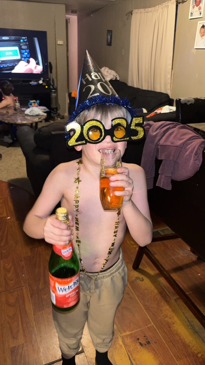 bbaker261986's tweet photo. #newyears https://t.co/rkAdEqdPsP