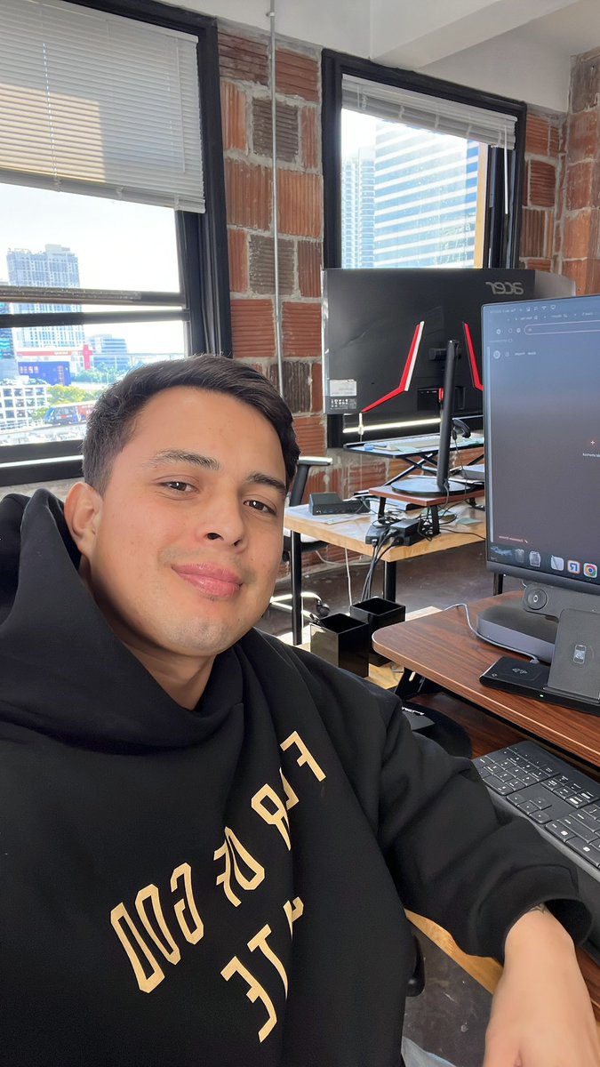 _DiegoG93's tweet photo. Enjoying the cold weather in Miami, windows open, music on! https://t.co/YyBjXbJKnY