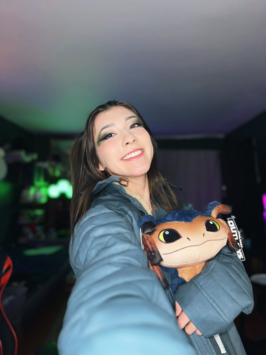 kaisastreams's tweet image. TYSM @StarWarsOutlaws and @Ubisoft for the gift box and Kay Vess jacket and Nix plushie 🥺🥺🥺🥺 NOW I HAVE MAIN CHARACTER SYNDROME 😍😍😍

#ubisoftcreator 🥰🥰