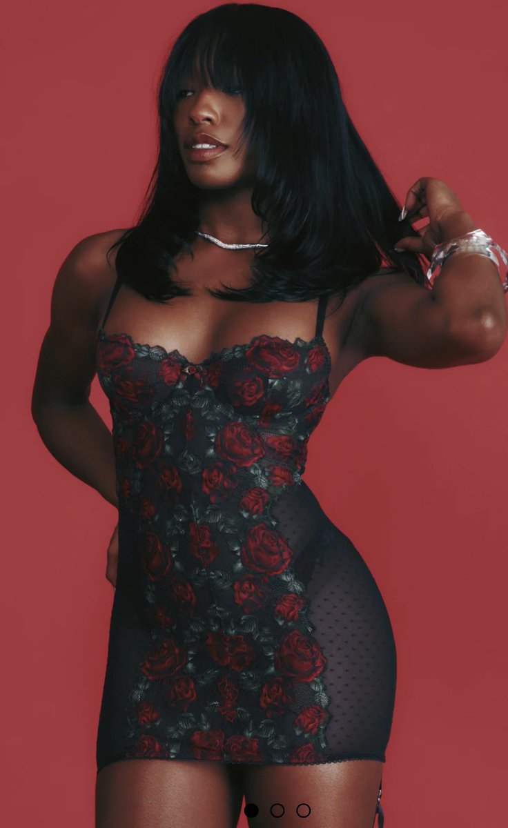 There isn’t a single look Serena hasn’t murdered!! 🤩🔥🥵