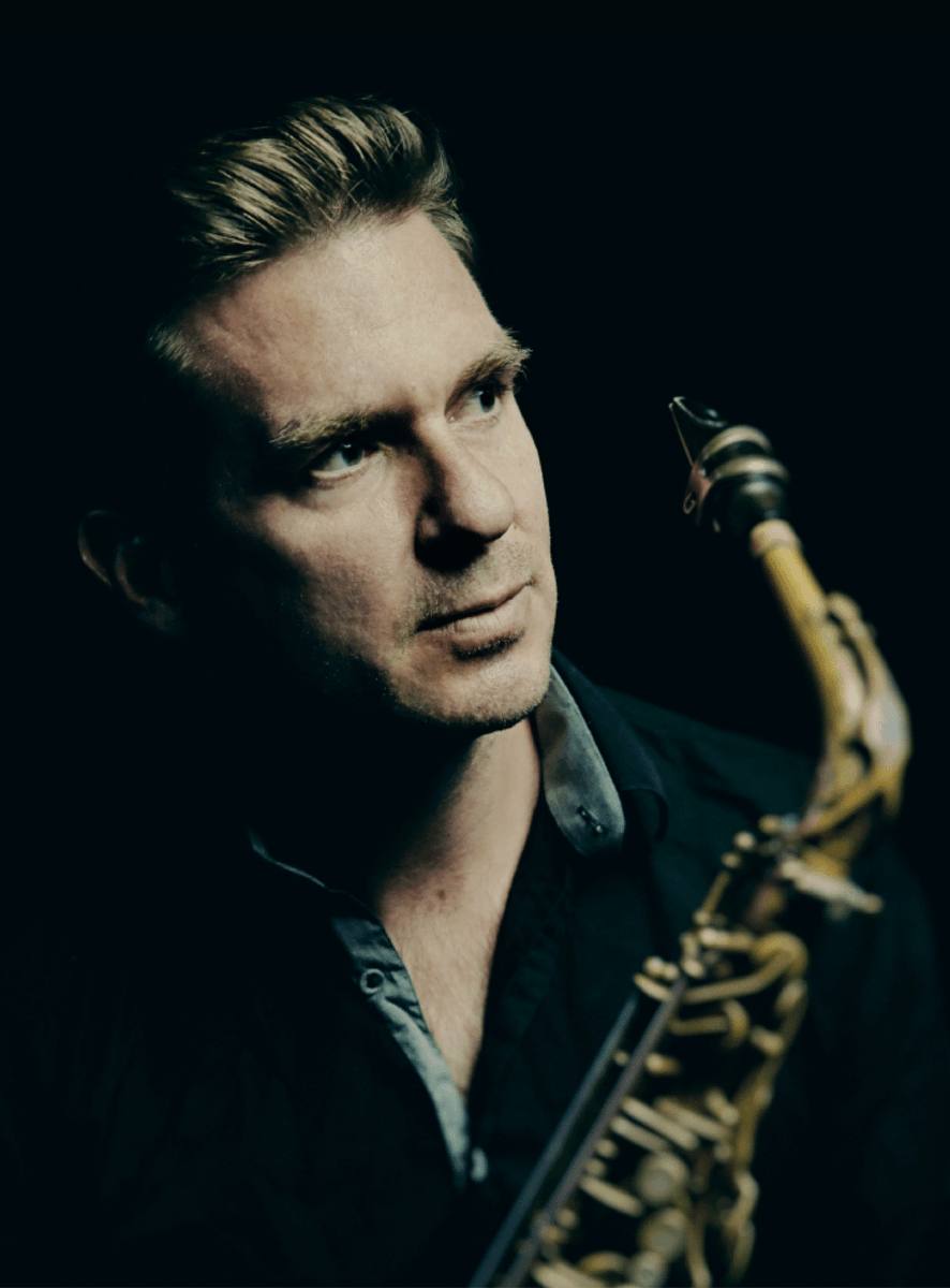 CapitalJazzClub's tweet photo. #NP, 'Growth IV', off @bartwirtz featuring #SeanJones' *Interview* (2014). The #CapitalJazzClub984, with #JacobAsiyo,
& @KaimaMwiti.
Bass: Jeroen Vierdag
Bass Clarinet: Jan Smit
Drums: Joost van Schaik
Piano, Keyboards: Jasper Soffers
Sax: Bart Wirtz
Vibraphone: Vincent Houdijk. https://t.co/nhyGjwiYZ4