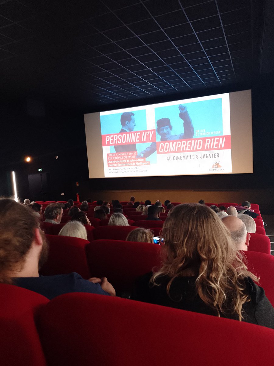 Salle pleine à #Créteil pour comprendre tous les enjeux du procès historique de Sarkozy. Pour mettre fin à la corruption, vite la VIème République !