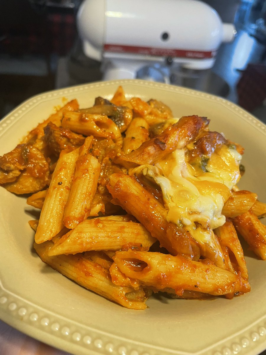 Chefstevewilson's tweet image. I love the smell of onions, mushrooms and garlic cooking… and can live off pasta FOREVAAAA! 
Someone come do the dishes for me now 🤣🤣
#Chefathome #Cheflife