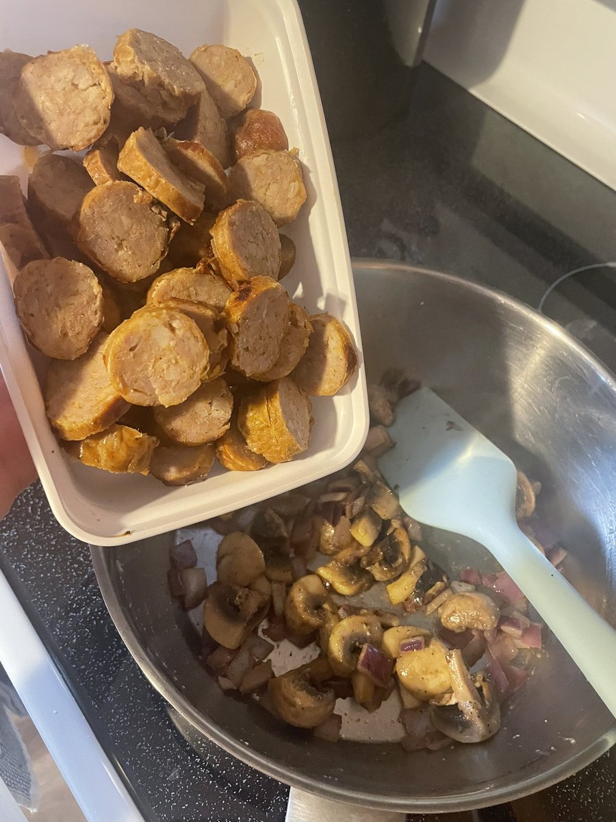 Chefstevewilson's tweet image. I love the smell of onions, mushrooms and garlic cooking… and can live off pasta FOREVAAAA! 
Someone come do the dishes for me now 🤣🤣
#Chefathome #Cheflife