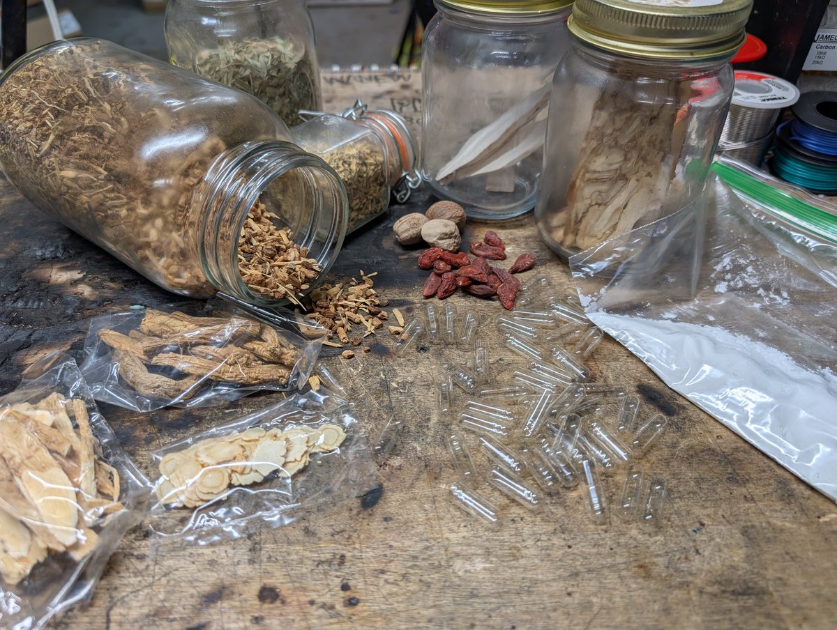 uwutoowo1's tweet photo. IN 3 1/2 HOURS (6PM EST) we're gonna concoct out own gas station boner pills and test them for effectiveness https://t.co/aYQW1OSW6n