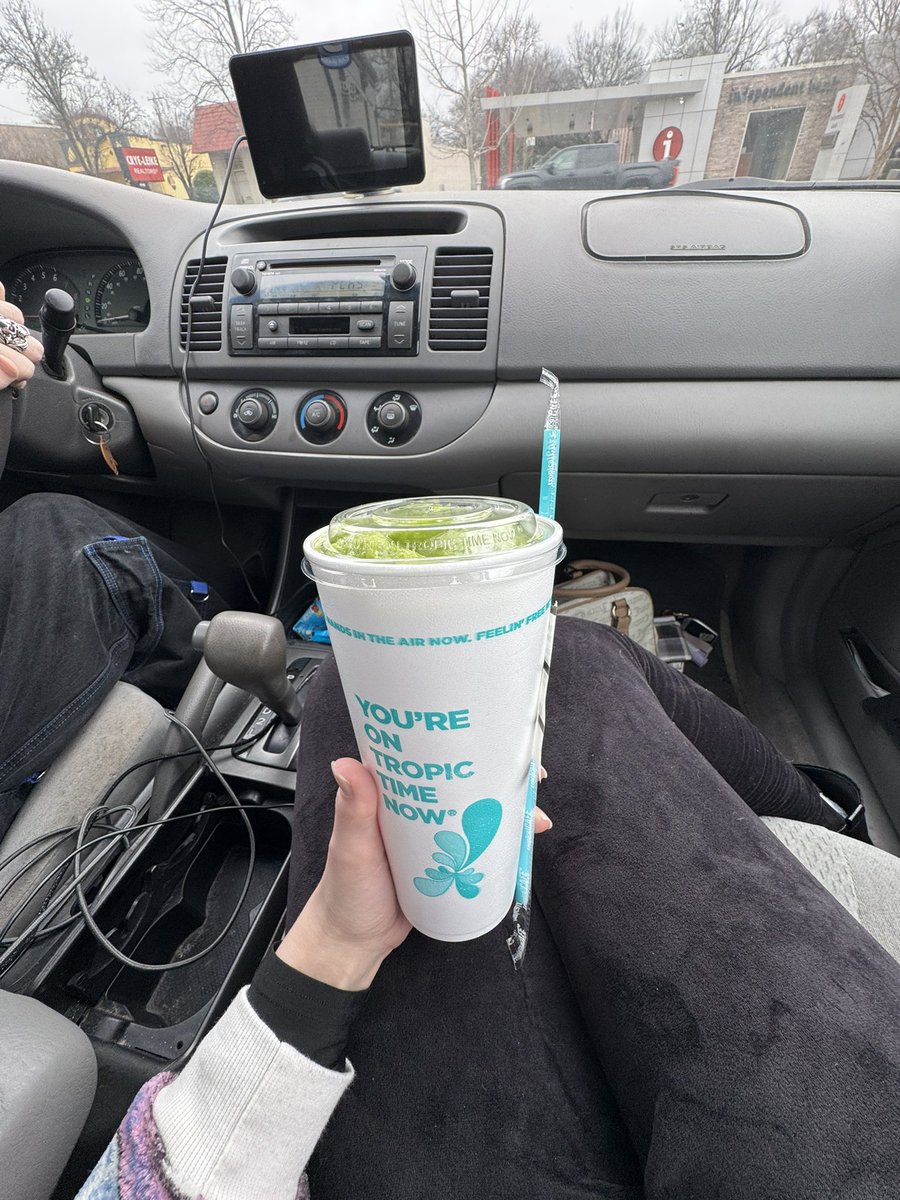 4nalfetish's tweet photo. I’ve had tropical smoothie cafe every day since saturday https://t.co/ibpcdjRY4Z