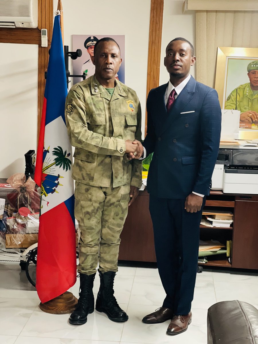 BendgyTilias's tweet photo. J’ai rencontré le DG de la PNH,M. Normil Rameau,dans l’objectif d’approfondir ma compréhension des opérations menées par la PNH et les modalités de sa collaboration avec la MMAS à l’aube d’une nouvelle dynamique marquée par l’arrivée de contingents guatémaltèques et salvadoriens. https://t.co/C1Nat7dCgn
