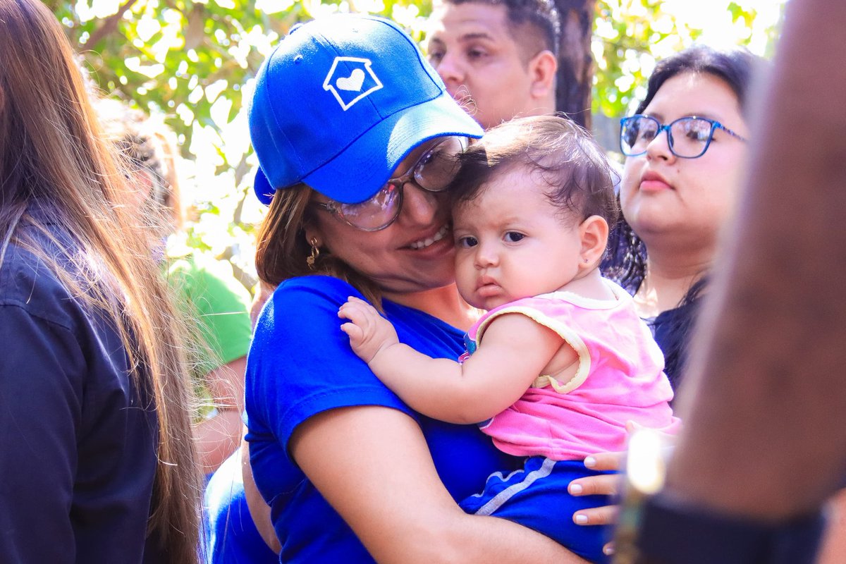 SalvadorChacon_'s tweet photo. Agradezco a los líderes comunitarios, Nelson Rivera, Nelson Arias y Adriana Mejía, por su compromiso y solidaridad. Su trabajo es fundamental para hacer llegar el apoyo de manera eficiente y oportuna. 🌟

Este es solo el comienzo. ¡No están solos! https://t.co/p9BDG5Te2Y